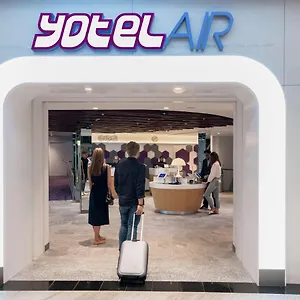 4* Hotel Yotelair Changi Airport Landside